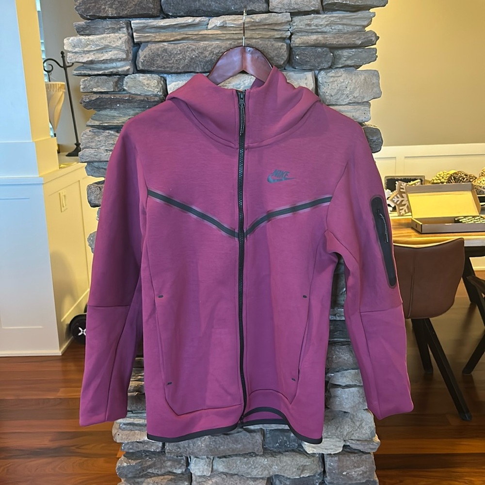 Men’s Nike Tech